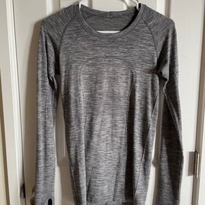 Lululemon swiftly tech long sleeve size 6